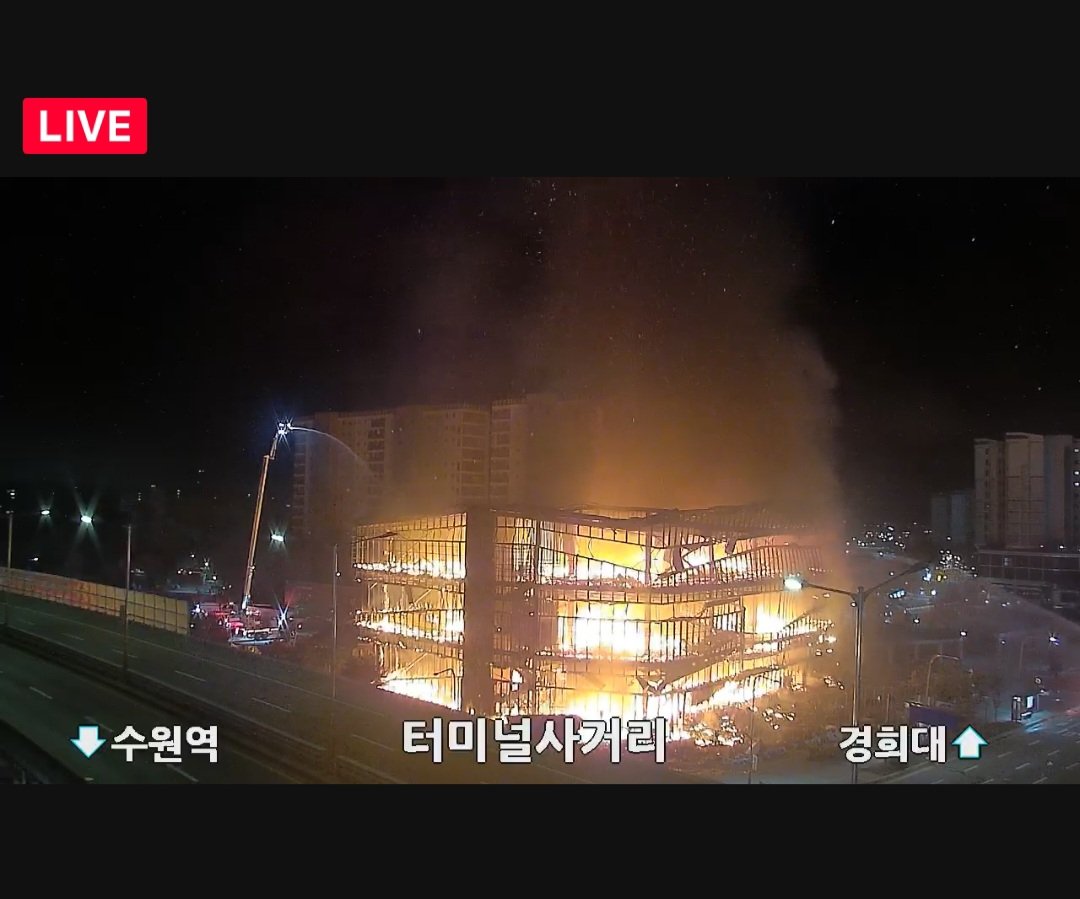 woorim6989's tweet image. 수원 모델하우스 큰 불...