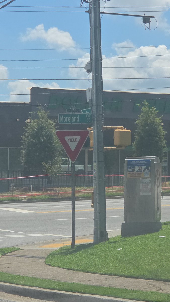 darkvdred's tweet image. Nu dollar tree on Moreland 👀