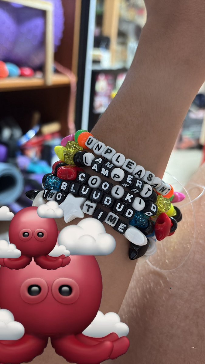 kaokaomojii's tweet image. hello i cant stop making. bracelets.Ok.
