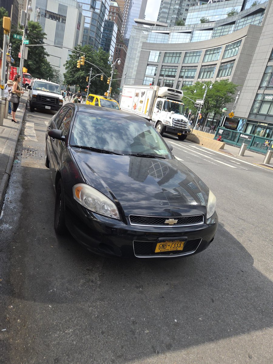 placardabuse's tweet image. Oh, you know, just using a @NYPDnews placard that expired more than a year ago to park illegally in a location where it's illegal to use a placard.
#PlacardCorruption
#NYPDinsurrection