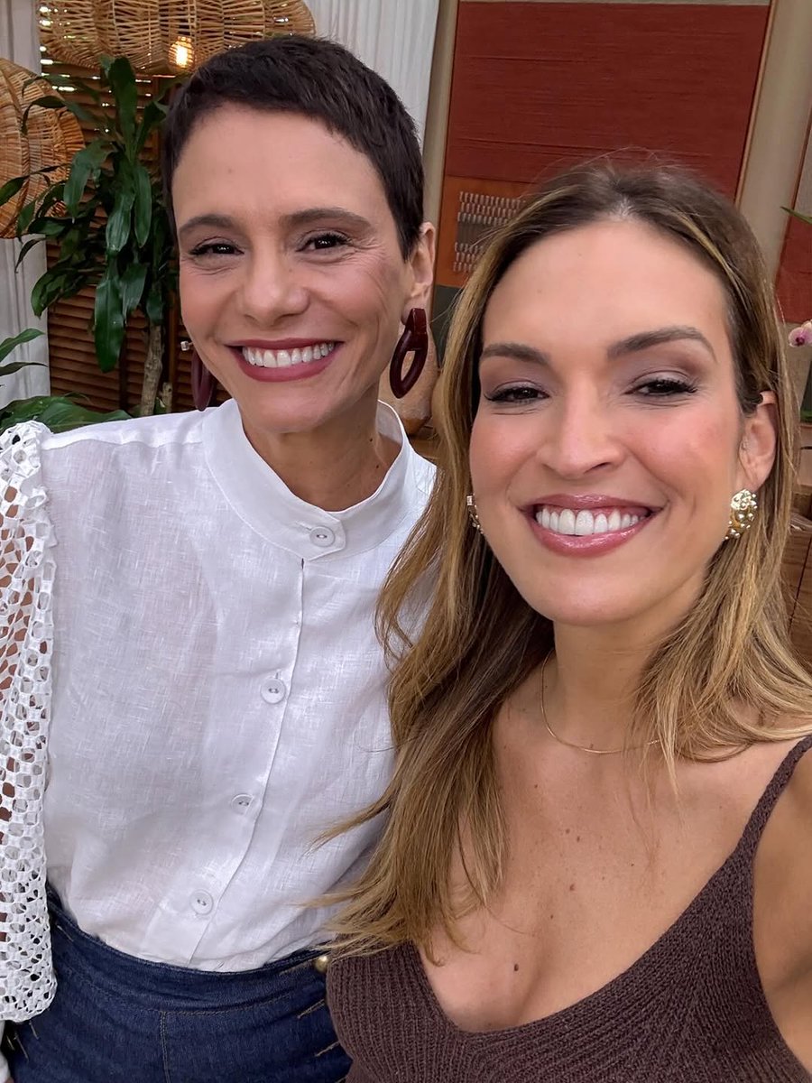 centralmalugall's tweet image. Malu Galli foi destaque no programa É de Casa neste sábado. Durante a participação, os apresentadores Thiago Oliveira e Talitha Morete compartilharam, via Instagram, esse clique lindo ao lado da Malu.
#MaluGalli #EDeCasa