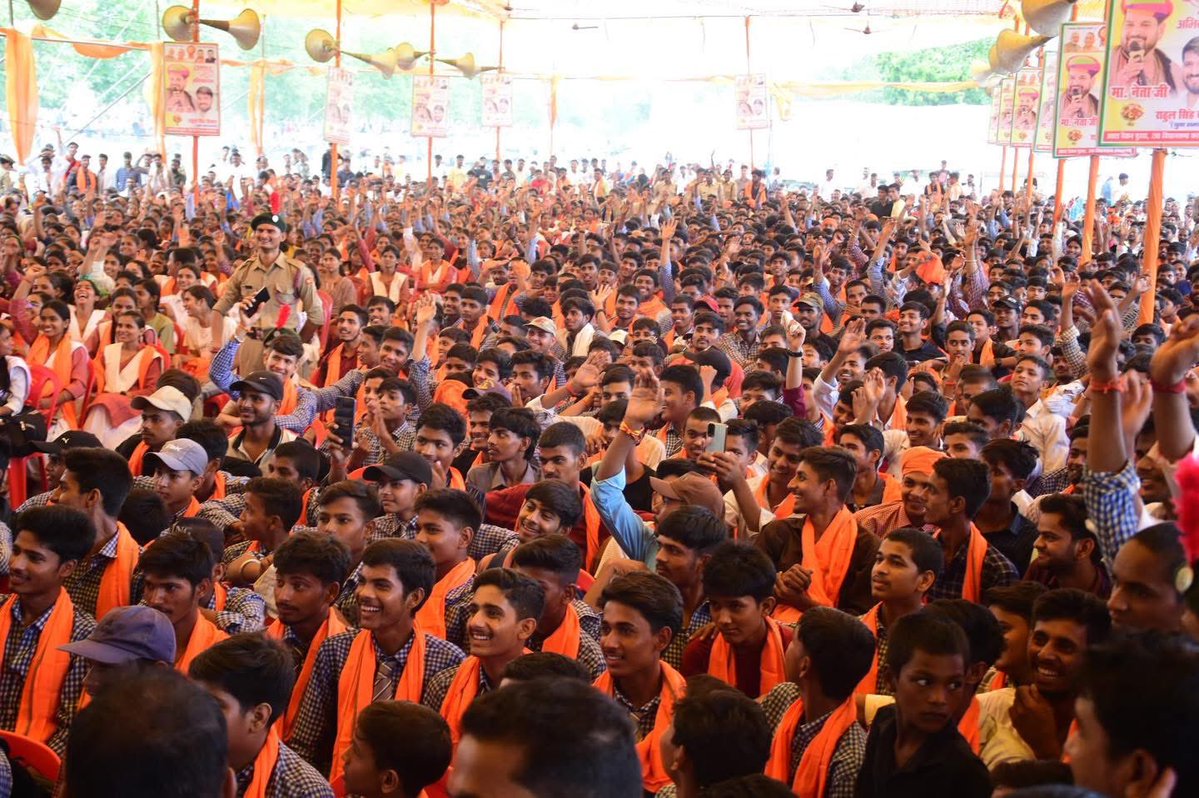 कर्नलगंज प्रतिभा सम्मान समारोह-2 

“बच्चे स्कूल में सिर्फ शिक्षा ही नहीं प्राप्त करते,
वो अपने और देश के भविष्य को आकार देते हैं!”
कर्नलगंज की भव्य प्रतिभा सम्मान समारोह’ में प्रतिभाशाली विद्यार्थियों को सम्मानित कर आज मन हर्षित हो गया !

इस प्रकार के आयोजन से होनहार