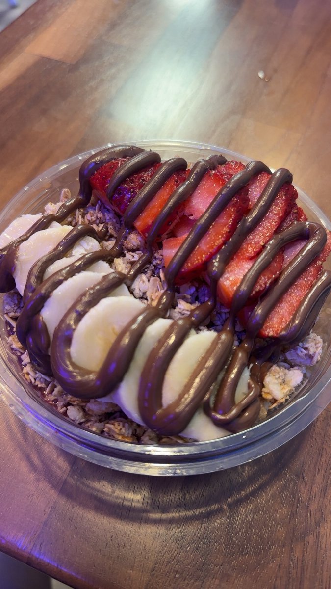 dani_readyforit's tweet image. i saw @tkelce talking about strawberries and bananas so i ordered a smoothie bowl with strawberries and bananas