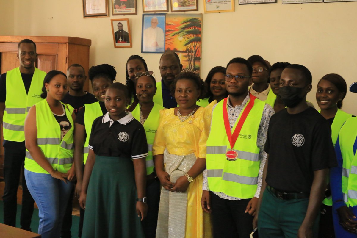 📍 We are currently at Pere Grandmaison Memorial S.S for the Buyege Uplift Project 💚

Action Points
🤯 Mental Health Awareness
👨‍🏫 Mentorship Sessions
👧 Girl Child
👦 Boy Child Talk

#BuyegeUpliftProject #TankhillersAtWork