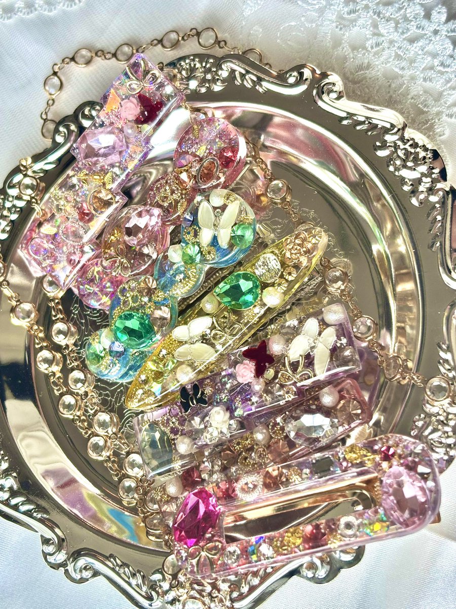 sariarisa1993's tweet image. 華やかさが格段に上がる髪飾り💎
minne🫧 minne.com/@9230mao
#ハンドメイドアクセサリー
#ハンドメイド作品
#ハンドメイド好きさんと繋がりたい