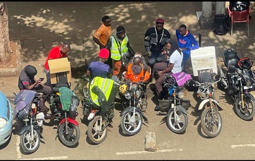 IamApolloBW's tweet image. THEM: ApolloBW is better than Eddy Kenzo and Bebe Cool combined….😂😂