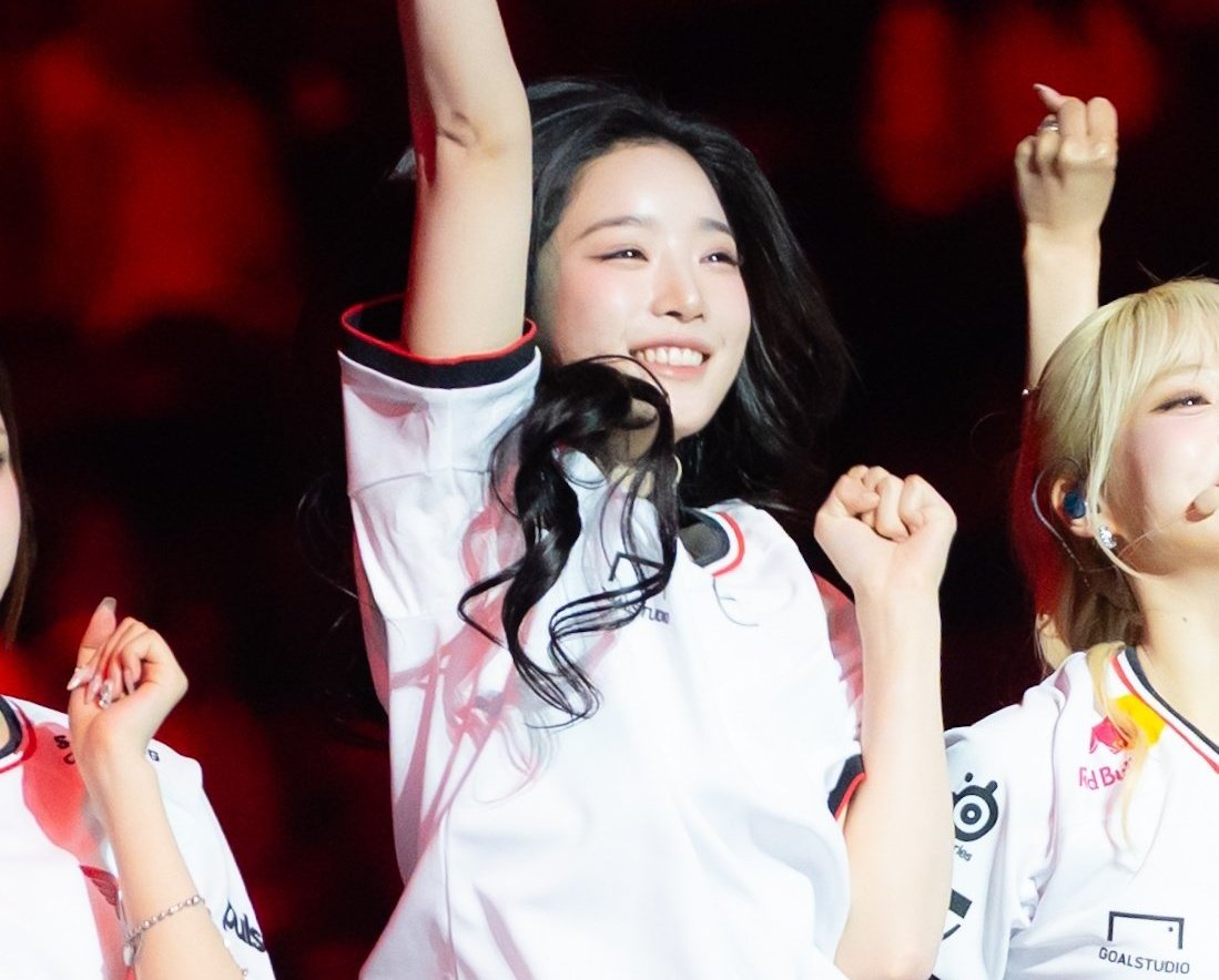 brickswave's tweet image. her smile is the most precious thing ever