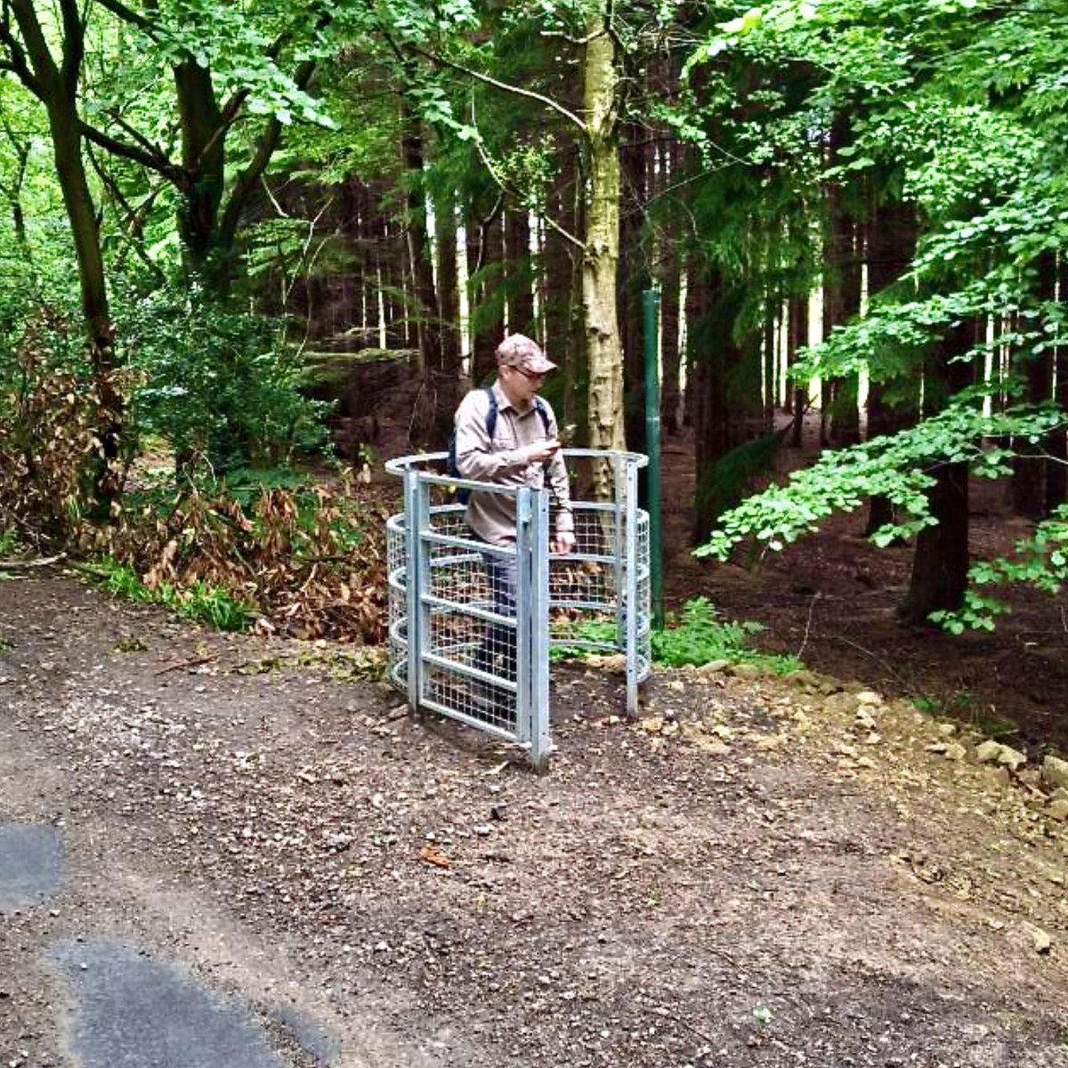 sort_of_dan's tweet image. Countryside Code: Remember to ALWAYS shut gates behind you.