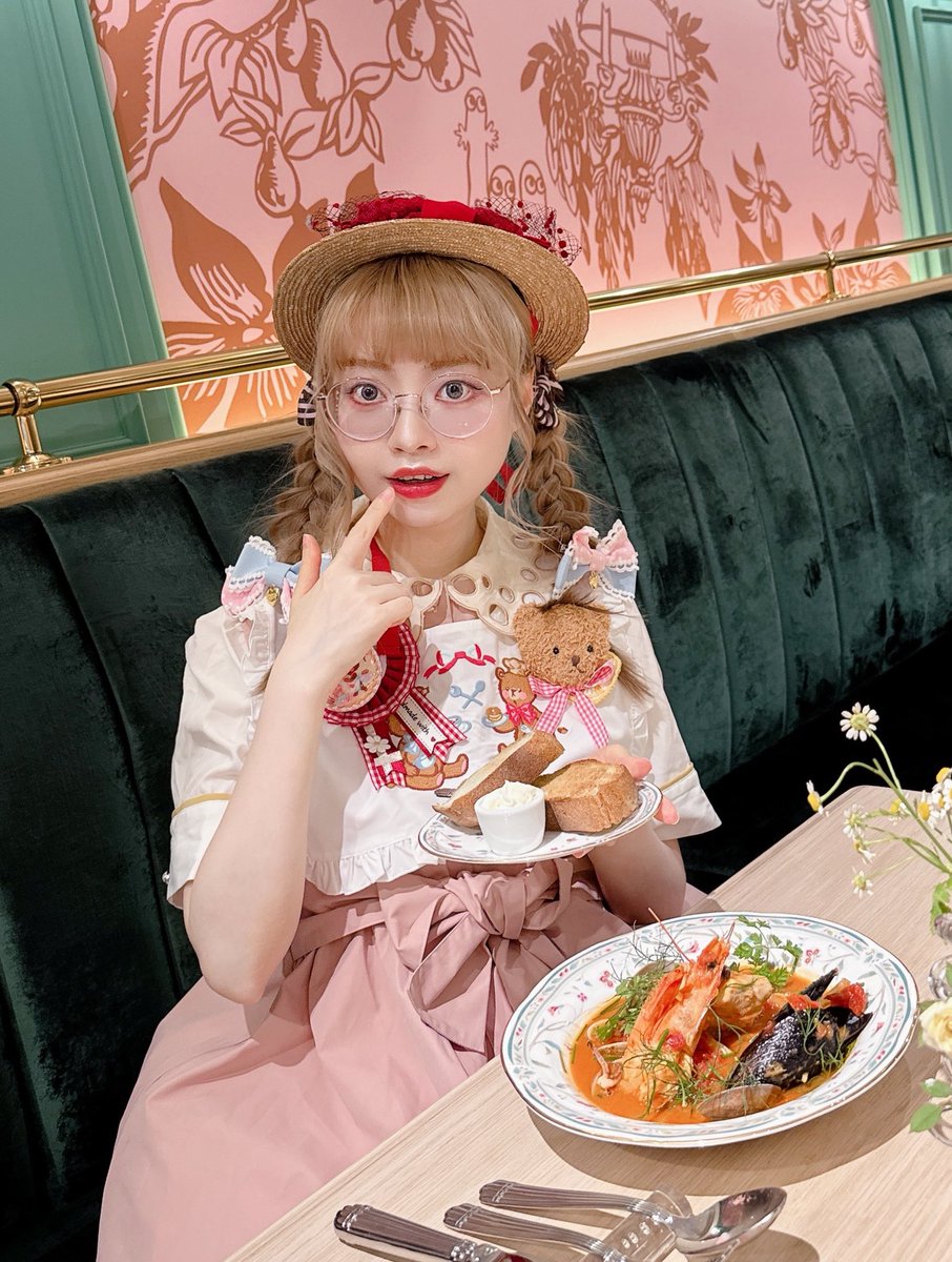 satsukiai3's tweet image. まゆろんと✨
アベイルchip clipx五月アイ描き下ろしコラボシリーズ
my dear little chef🧸ジャンパースカート 双子コーデ
明日最終受注日になります☺️
是非オンラインショップまでチェックしてみてね💖