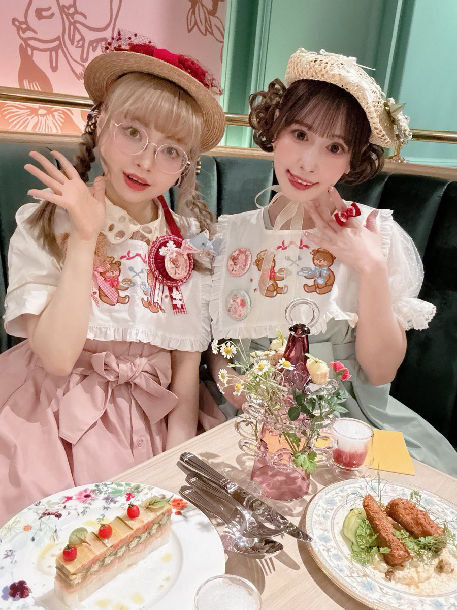 satsukiai3's tweet image. まゆろんと✨
アベイルchip clipx五月アイ描き下ろしコラボシリーズ
my dear little chef🧸ジャンパースカート 双子コーデ
明日最終受注日になります☺️
是非オンラインショップまでチェックしてみてね💖