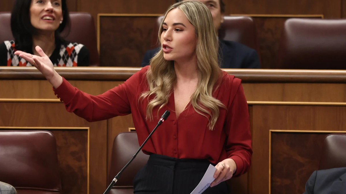 Noelia Nuñez ha dimitido por hacer lo mismo que Pilar Bernabé, Patxi López, begoña Gómez o Pedro Sánchez,  porque entre ella y estos otros hay una diferencia que se llama: Honor
Gente así hace falta en la política española.