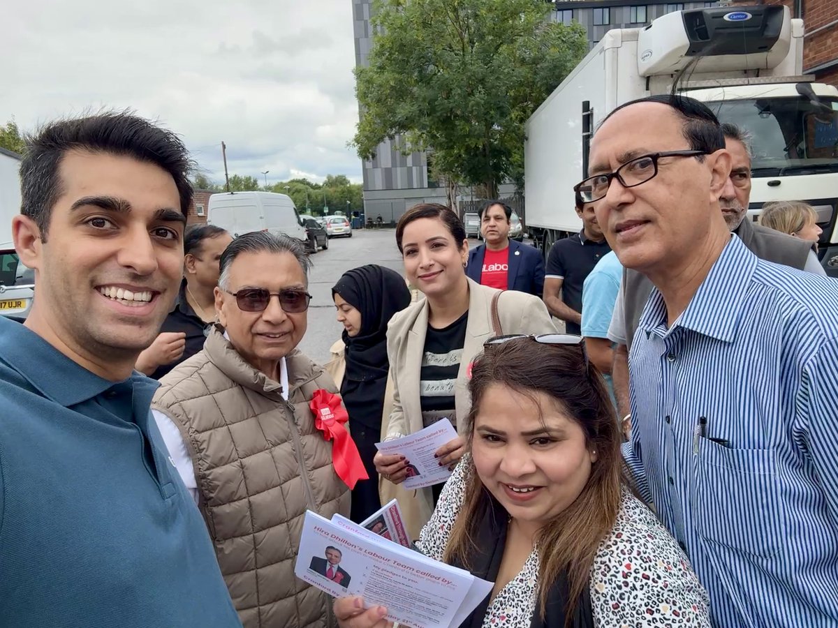 CllrGrewal's tweet photo. Great to be out in campaigning in Cranford with so many fellow councillors and @Hounslow_Labour friends ❤️

@Shansview @UKLabour 
#labourdoorstep https://t.co/xH788nIQTZ