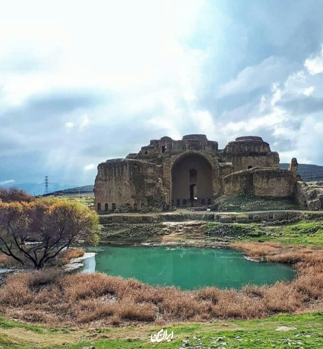 Ir_iranman's tweet image. تکه ای از تاریخ که هنوز زندست!

کاخ اردشیر بابکان