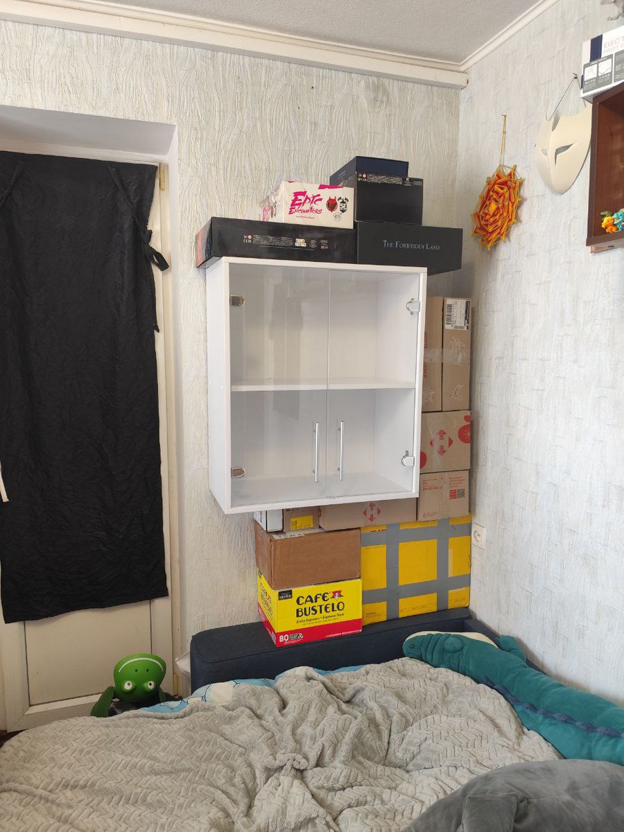 Nightscalestud1's tweet image. We sat in a communal hallway for 4 hours today while russia bombed us with missiles and drones. But that didn't stop us from setting up a damn shelf for our own collection. Fuck the russians.