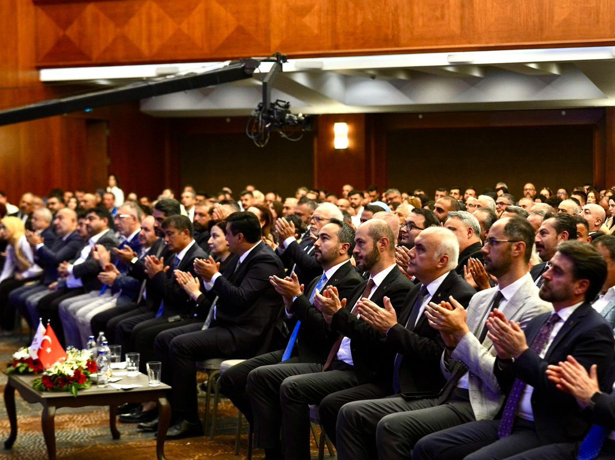 5’inci Gayrimenkul ve Tesis Yönetim Zirve’sindeydik.

Şehirlerimizde gerçekleştirdiği kıymetli hizmetlerle milletimiz tarafından aranan bir sektör haline gelen tesis yönetimi ile vatandaşlarımızın yaşam kalitesini yükseltiyor, şehirlerimizin yaşanabilirliğini artırıyoruz.