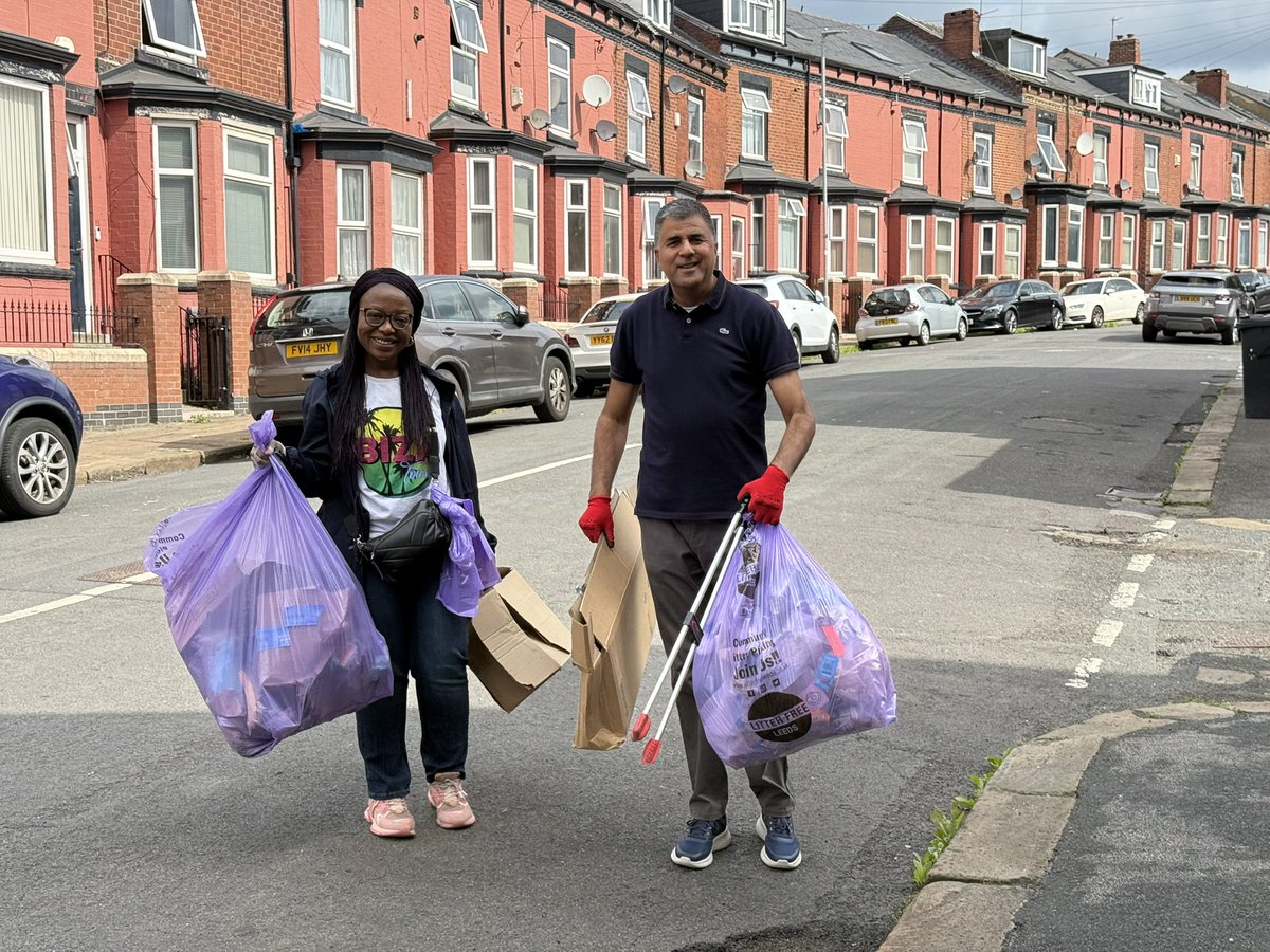 asgharlab's tweet image. Big thanks to our amazing volunteers from Cross Green Litter picking team which takes place last Saturday of the month.They did an awesome job, litter picking is brilliant for daily steps & fresh air, all while making a real difference in our community. #Burmantofts #RichmondHill