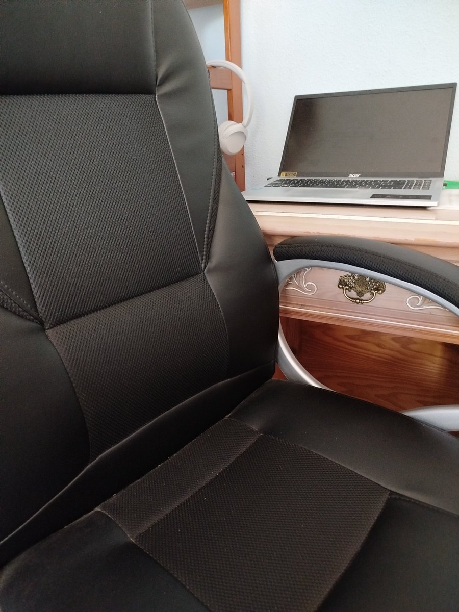 ManuelRLavado's tweet image. &amp;gt; Want to get serious about writing?
🧘‍♂️ Eliminate noise
📵 Avoid distractions (no phone, no tabs)
🪑 Sit on a comfortable chair
🧱 Face a blank wall—nothing to pull your attention away.

Clear space = clear mind = better words ✍️
#writingadvice #Writer