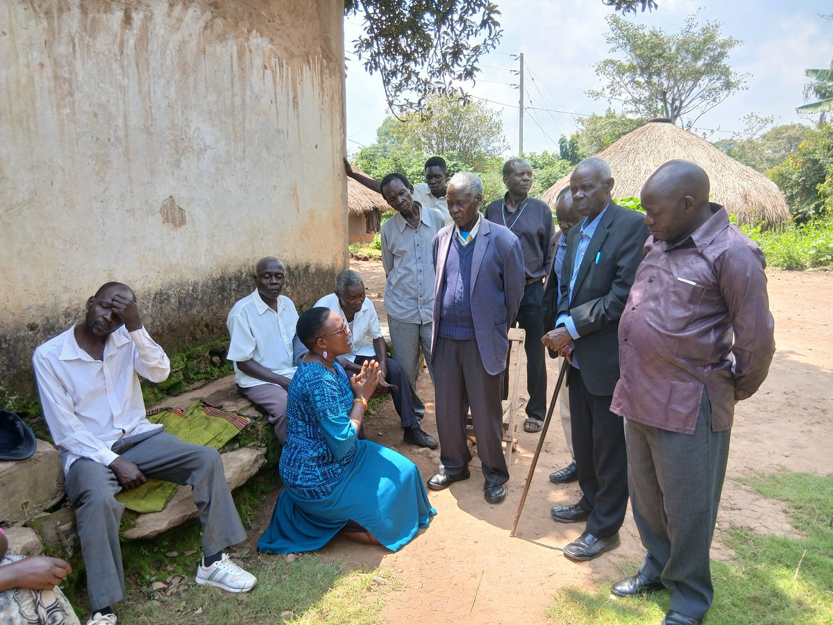 AdongSarah5's tweet image. A humble servant of God!
Thank you elders of Jupagatha, Tanga, Paidha.
Mama Zombo-Yoleng, A New Face, a Fresh Start for Zombo.
Good afternoon friends.