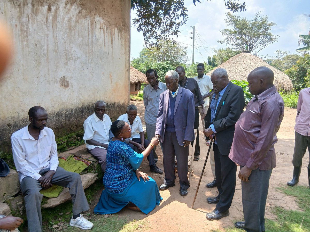 AdongSarah5's tweet image. A humble servant of God!
Thank you elders of Jupagatha, Tanga, Paidha.
Mama Zombo-Yoleng, A New Face, a Fresh Start for Zombo.
Good afternoon friends.