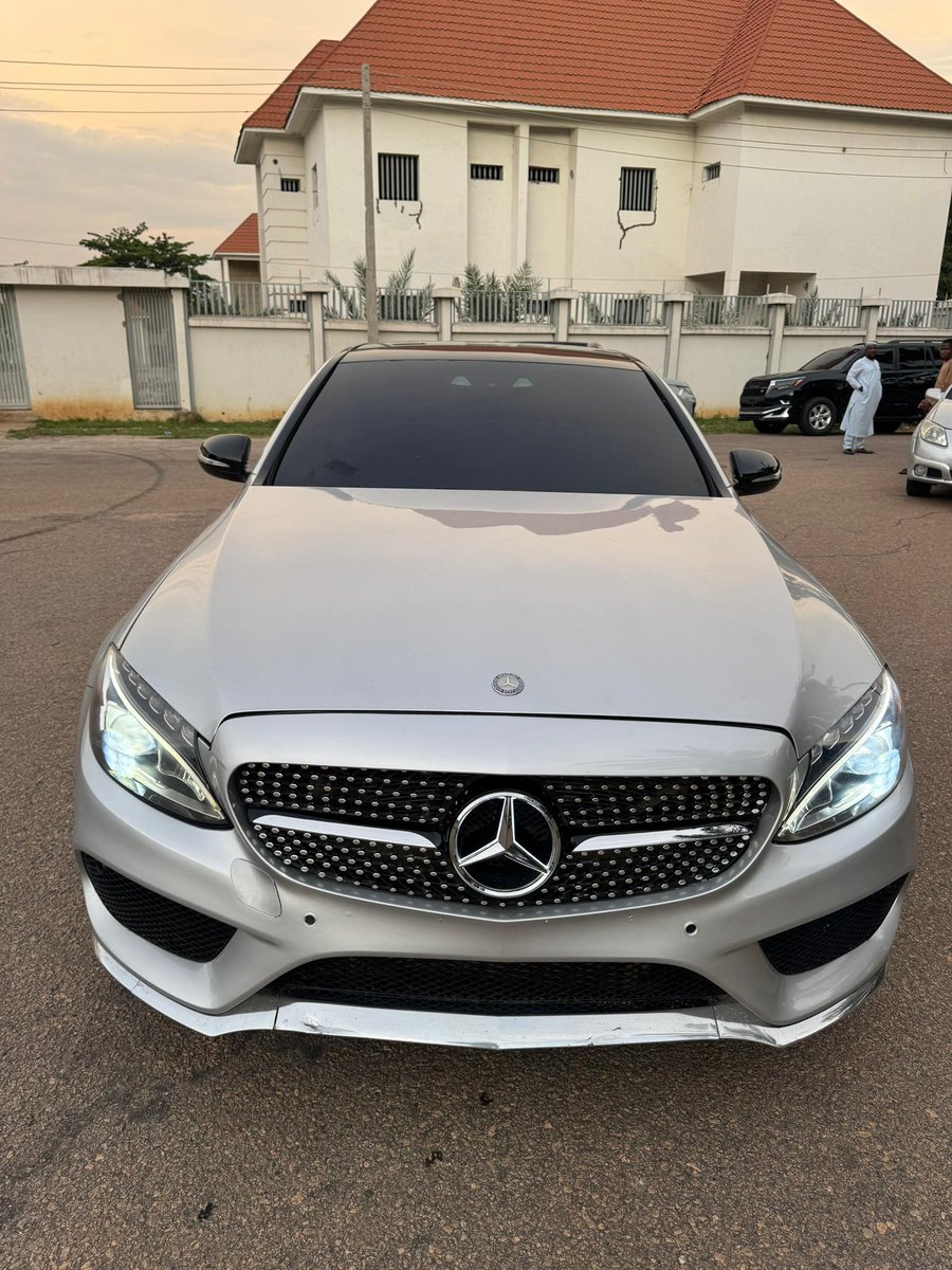 ahmerdrufae's tweet image. CAR FOR SALE🔥 TOKS STANDARD FULLEST OPTION MERCEDES BENZ C300 2017 SELLING FOR 19.5M
LOCATION: KADUNA