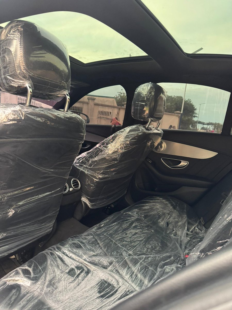 ahmerdrufae's tweet image. CAR FOR SALE🔥 TOKS STANDARD FULLEST OPTION MERCEDES BENZ C300 2017 SELLING FOR 19.5M
LOCATION: KADUNA