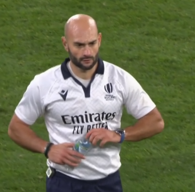 Perrugby's tweet image. Podría haber inclinado la cancha para que la serie siga viva, pero cobró lo correcto. Respect. #AUSvLIO