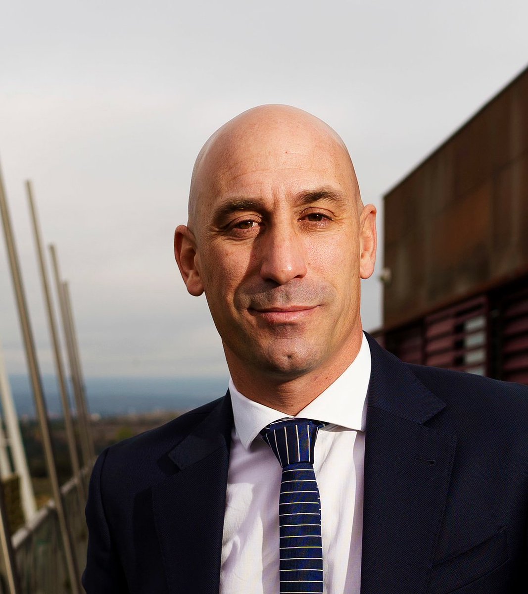 Pornosawa's tweet image. Llevo fantaseando con una relación secreta Juana Rivas y Luis Rubiales, los dos son de Granada, que rompa el periodismo español en dos. El Alien vs. Predator de las relaciones heterosexuales.