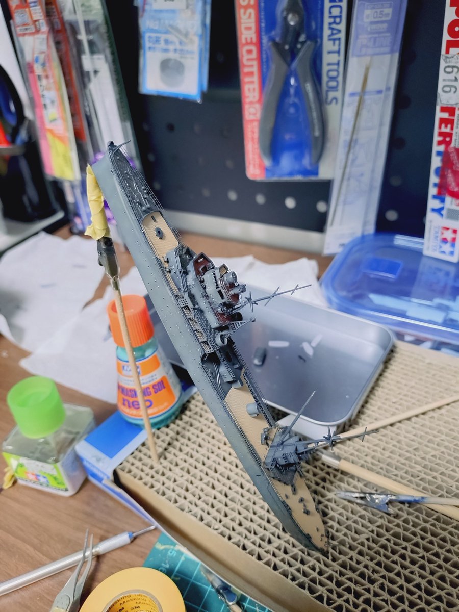 m_oi9b's tweet image. 言うこと聞かないクレーンの接着は物理の法則でねじ伏せる

これが高校理系大学私文の実力や！