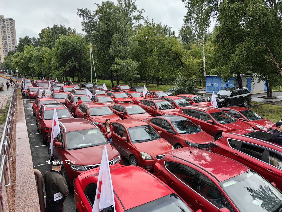 AKronikh778's tweet image. Good afternoon, family !!! Today in Tyumen was overcast and rainy. But this did not prevent to hold a parade of red cars. I wish that your life is always bright !!!
🚗🚗🚗🚗🚗🚗🚗🚗🚗🚗🚗🚗🚗
#famile #red #tyumen #rain #life #popular #car