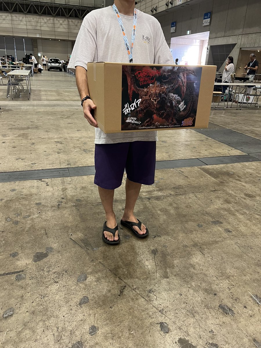 明日販売するデストロイアの箱の大きさ参考です！

すみません梱包がギリギリになってしまったのでちょっと箱が大きめです、、、、

 卓版「 2-20-04 」です  

よろしくお願いいたします！ 
#WF2025S #デストロイア