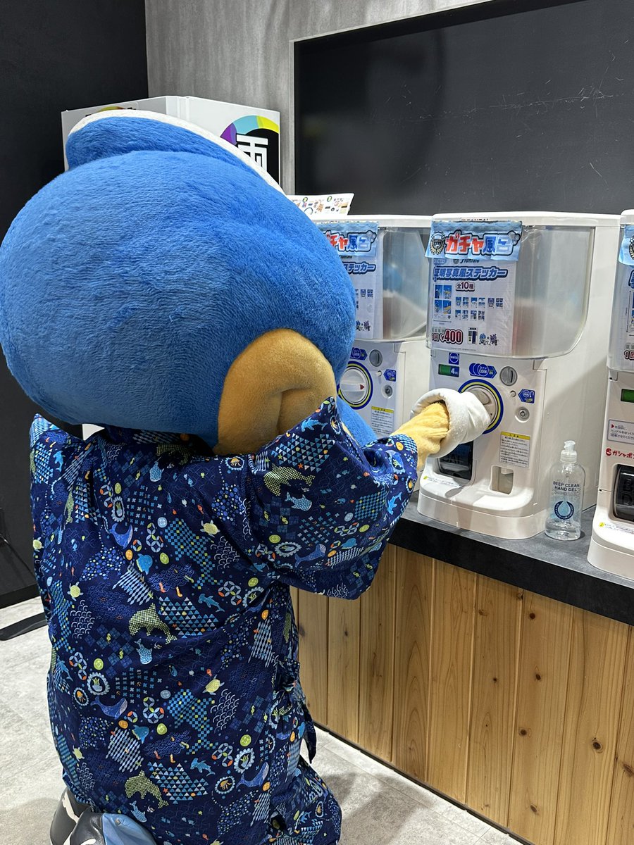 frontale_staff's tweet image. ふろん太&カブレラの「1日店長候補活動」にご来店いただいた皆様ありがとうございました😌✨
ガチャを回したり、イベントをお手伝いしたりと働きぶりはいかがでしたでしょうか⁇👀…