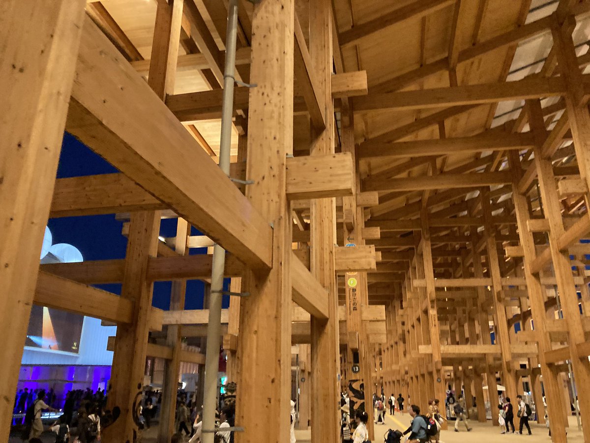 coffeexym's tweet image. 帰り道、ふと大屋根リングを見上げてパシャリ📸
西ゲートから東ゲートへと歩く途中、
夜空に浮かぶ光のアートに足が止まりました。
またら東ゲートを出ると、
ちょうど万博ミニ花火が…🎆
今日も最後まで、心に残る時間をありがとう。
#万博盆踊り #EXPO2025 #大屋根リング #ミニ花火 #万博の余韻