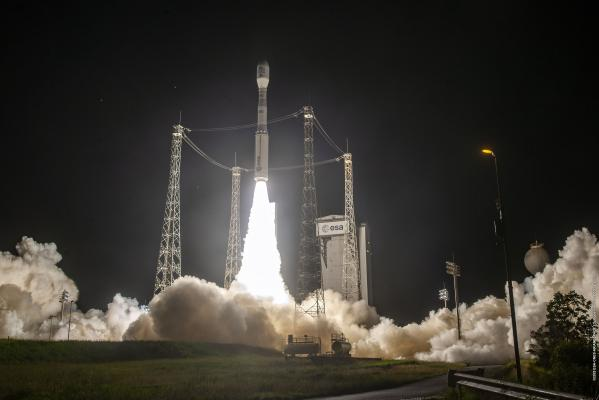 rondaz_4's tweet photo. ESA Space Transport @ESA_transport
A perfect liftoff and smooth flight to orbit for Vega-C carrying five satellites to orbit.. 7/26/2025
Flight #VV27 liftoff occured at 23:03 local time 25 July.
CO3D will map our planet in 3D
MicroCarb will monitor carbon dioxide from space https://t.co/ILXrA8yaBN