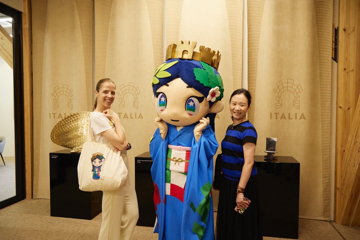 Grazie per essere tornata a trovarci al Padiglione Italia a #Expo2025 #Osaka <a href="/msKOSTNER/">Carolina Kostner</a>… sei un esempio dei valori dello sport italiano! 🇮🇹