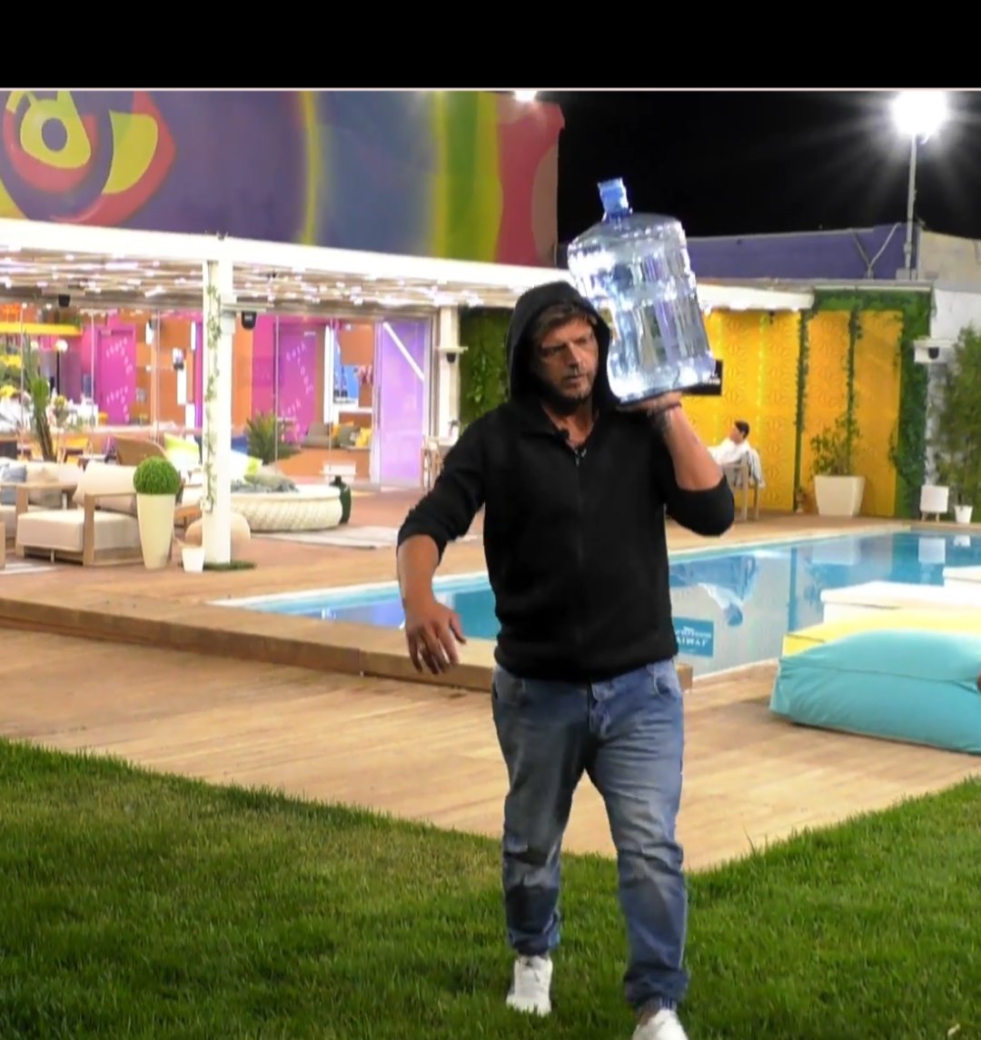 Ετσι κουβαλησες ολο το παιχνιδι απο την πρωτη στιγμη. Ο πρωταγωνιστης μεχρι την τελευταια μερα. Μακαρι αυριο να κλεισει με τον σωστο τρόπο. Ντεντοπουλος for the win !!! 

#bigbrothergr