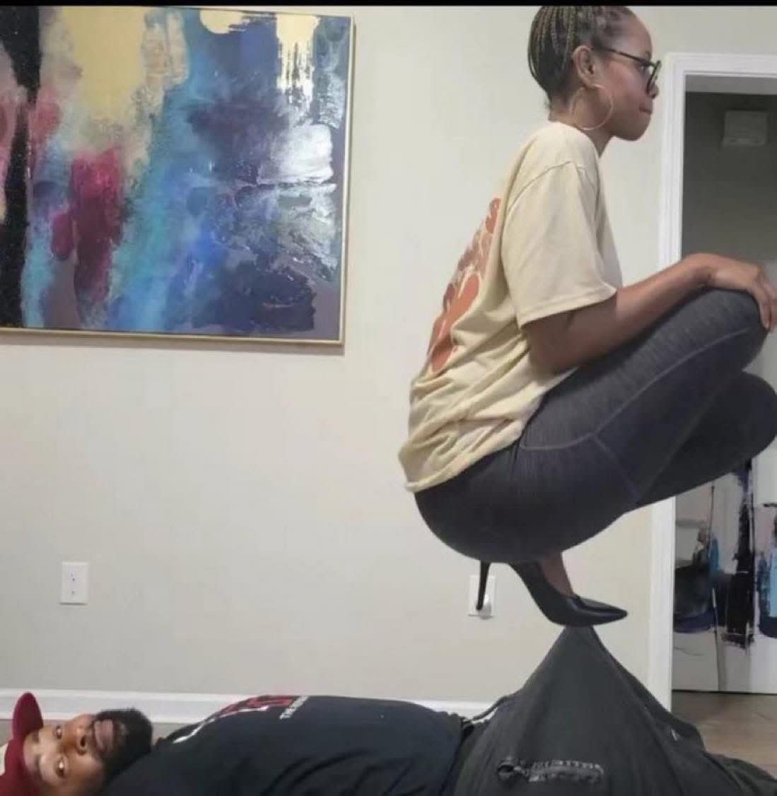 WilsonOriginal2's tweet image. If she cant don&apos;t this challenge, dump her Ouens😂😂