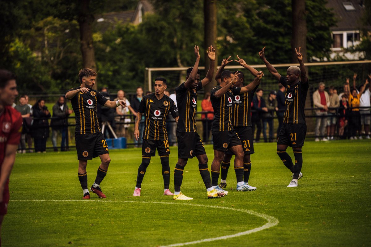 KickOffMagazine's tweet image. Starting XIs for Chiefs & Asante❗
Kaizer Chiefs conclude their pre-season journey with a battle against Asante Kotoko in the second edition of the Toyota Cup at the Moses Mabhida Stadium on Saturday.
Read more ➡️ ow.ly/e3KR50WvCE3