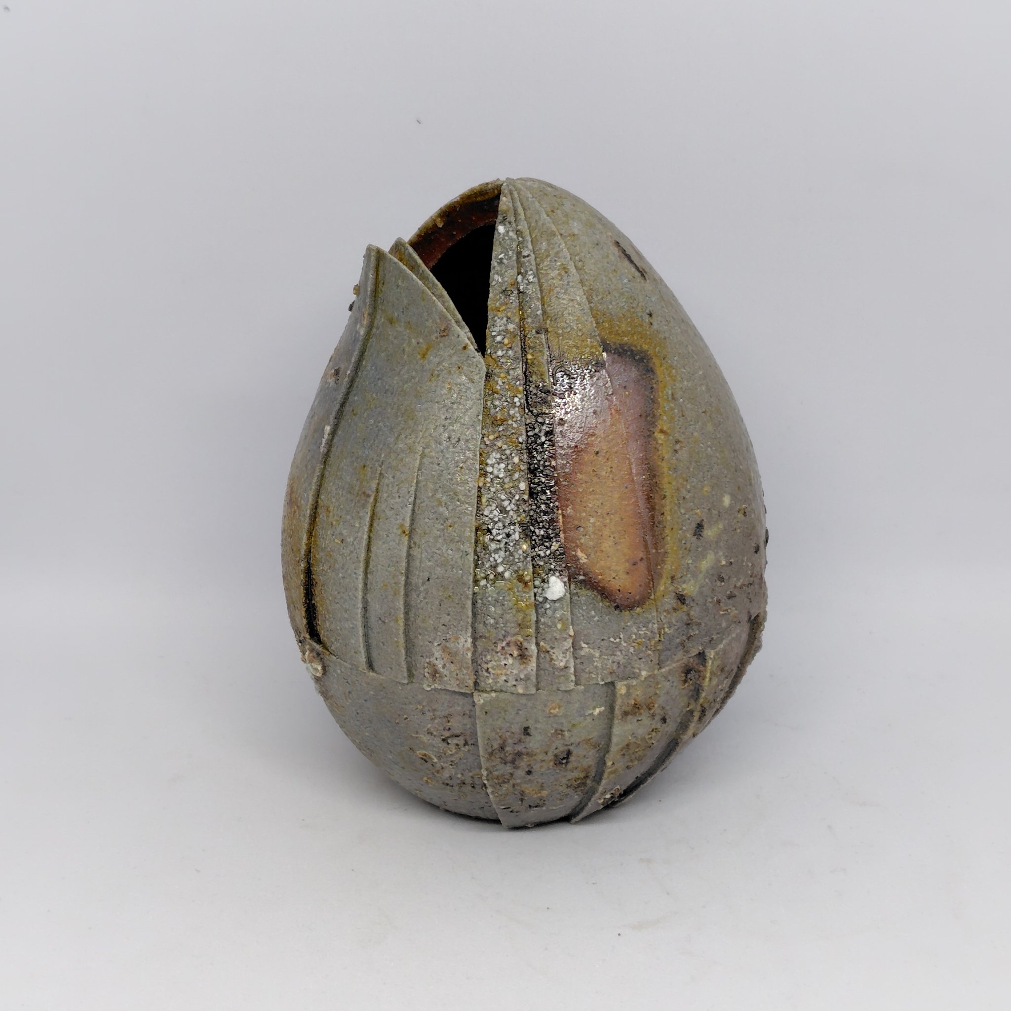 自作の備前焼き　トカゲと小さな台座 自作の備前焼き トカゲと小さな台座