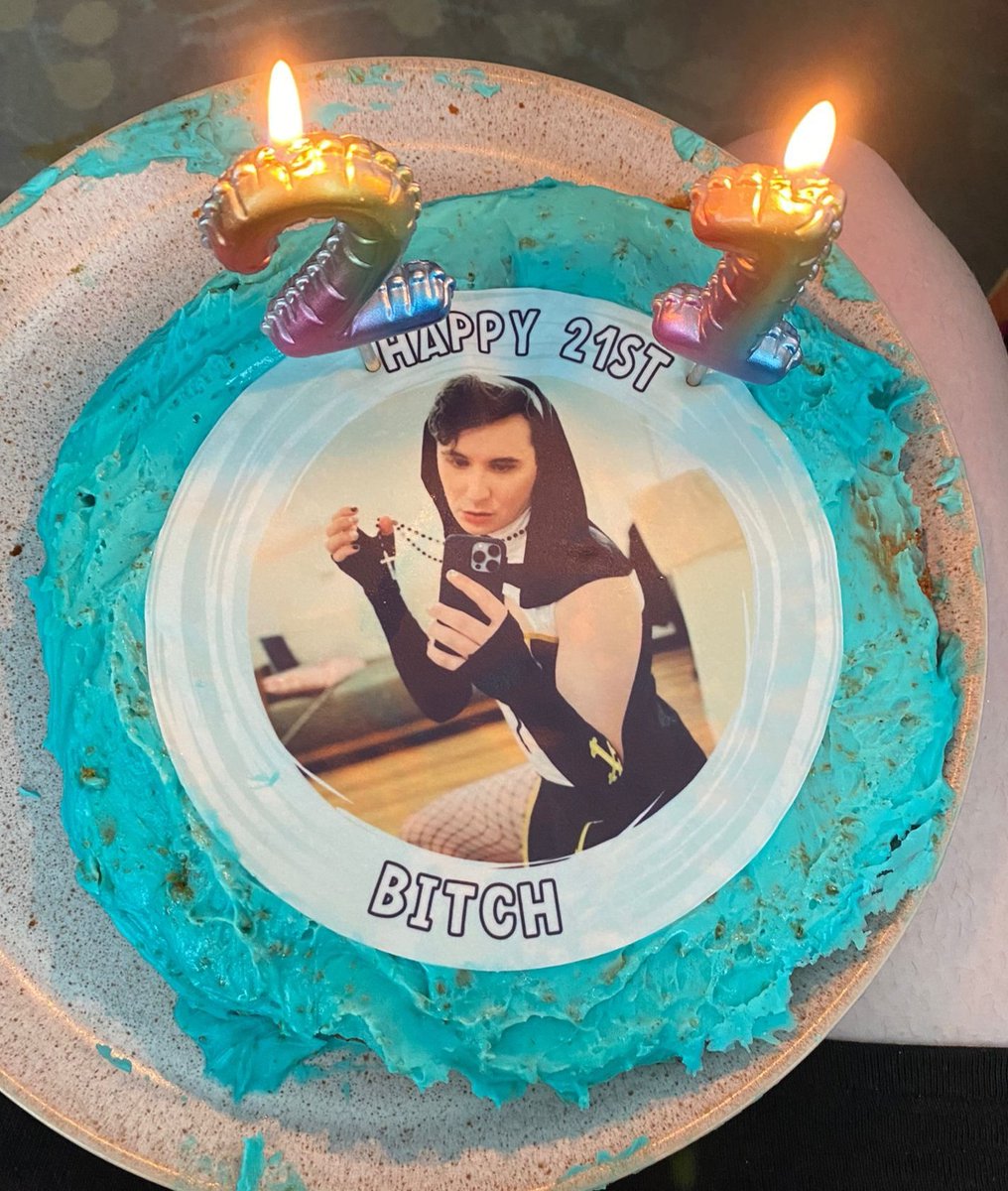 🌙DASHIENOVA | Charlie💧 tweet media