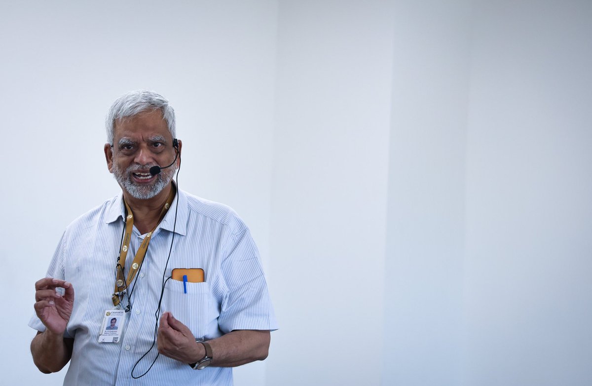 ChanakyaUni's tweet image. A Journey Through the Universe of Energy

Professor Shivakumar delivered a thought-provoking session tracing the history and nature of energy,from the Big Bang and the emergence of matter, to modern cosmological models like inflation theory and quantum fluctuations.

He…