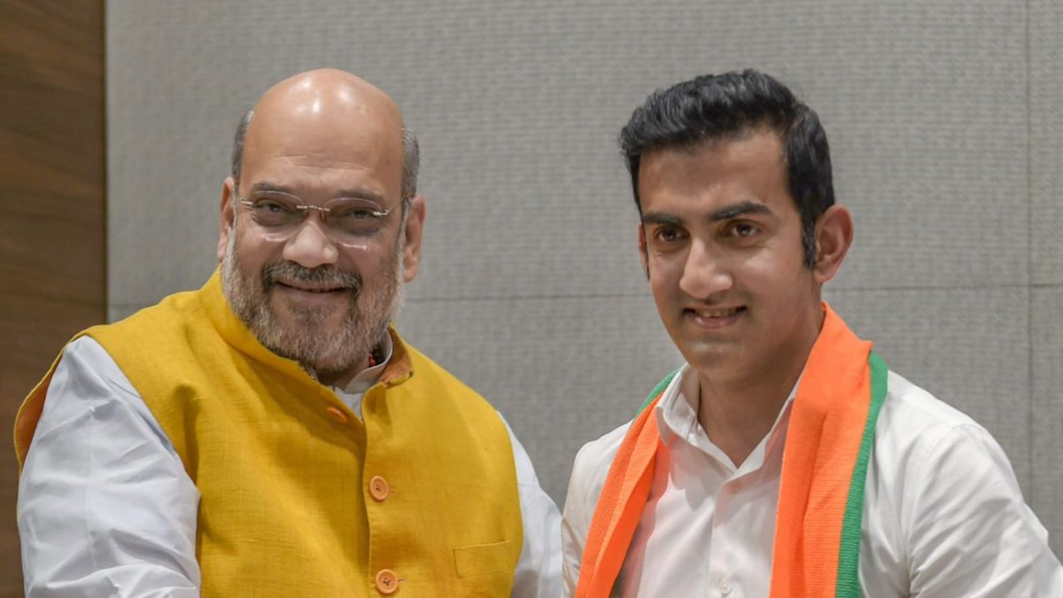 RoshanKrRaii's tweet image. If this guy wasnt in BJP, he would not even be allowed anywhere near the Indian Test Cricket Team's bus.
Destroyed years of hardwork of Shastri, Dravid and Kohli single handedly.
Rubbish Test Cricket, Rubbish Test Coach.
#INDvsENGTest
