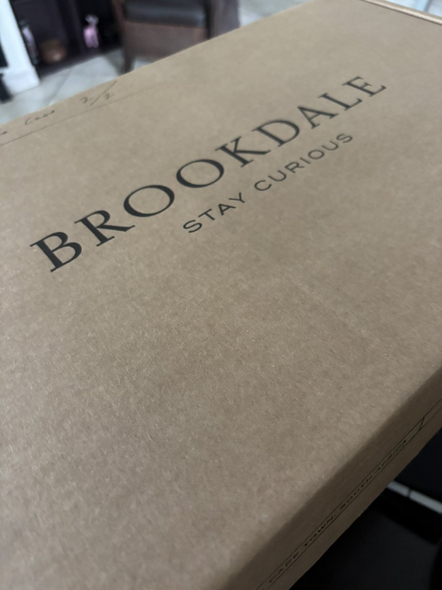 be1_gilly's tweet image. Afternoon braai time with my little family and a lovely friend from down the road. So nice to be home! Also, our wine order arrived! 💜