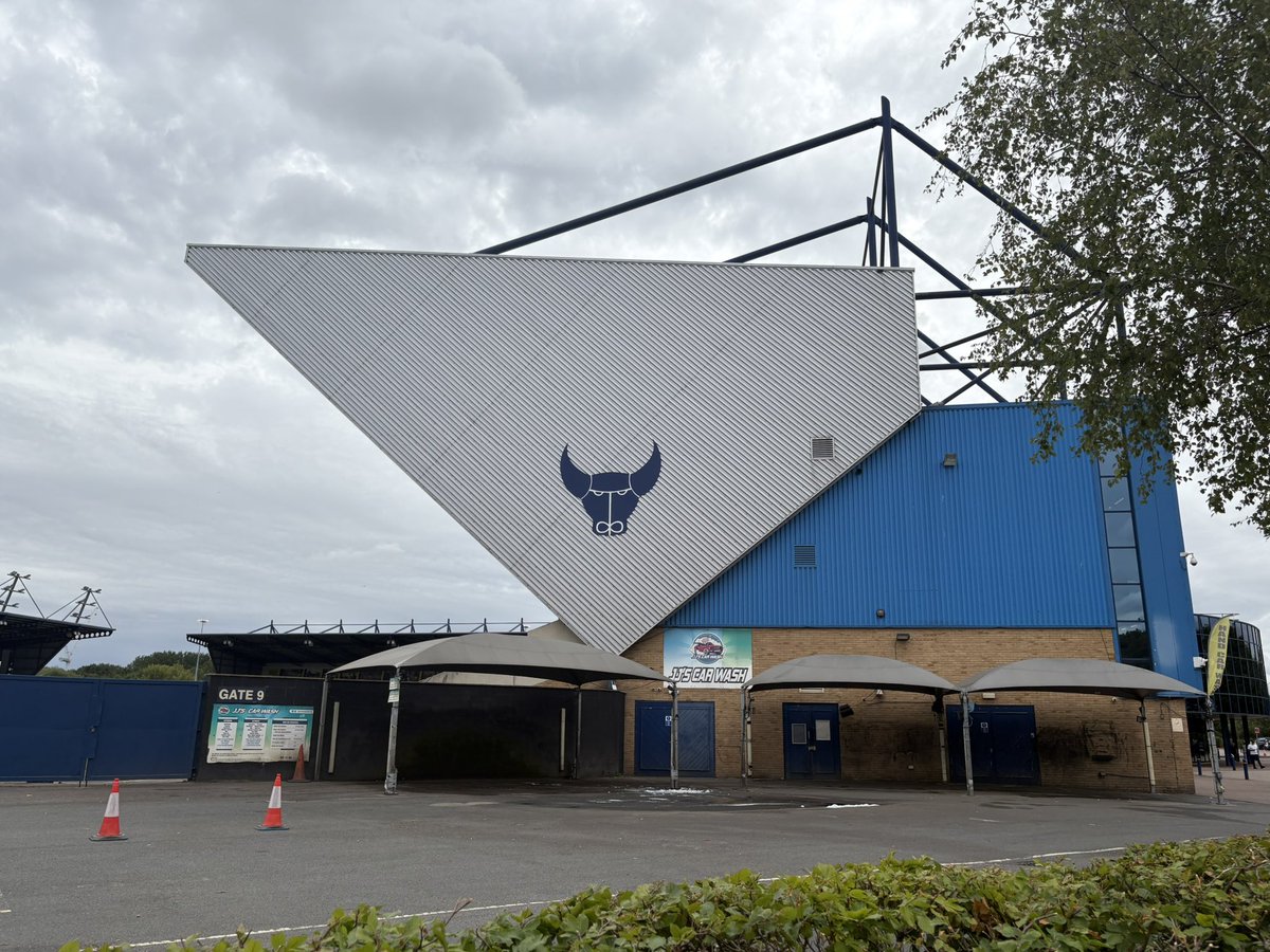 DanJHargraves's tweet image. 📍 Kassam Stadium
One final friendly for Bristol Rovers against Championship opposition.
Less than two years on from my last visit here and the two clubs couldn’t really have had more contrasting trajectories since. Definitely a good example for Rovers.