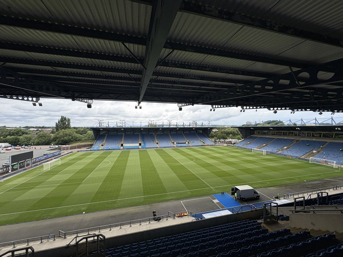 DanJHargraves's tweet image. 📍 Kassam Stadium
One final friendly for Bristol Rovers against Championship opposition.
Less than two years on from my last visit here and the two clubs couldn’t really have had more contrasting trajectories since. Definitely a good example for Rovers.