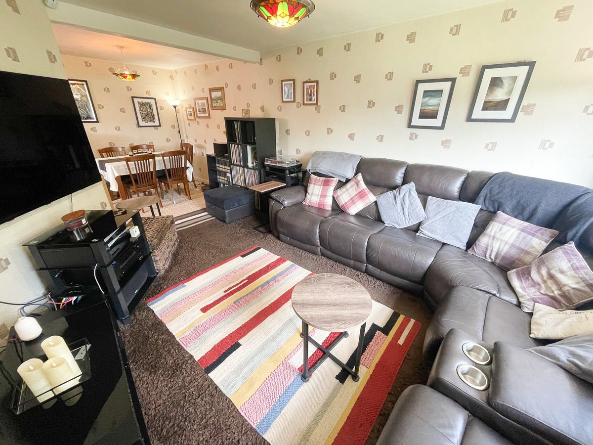 REDUCED ❗ 

📍 Redhill Drive, Bredbury

 💸 NOW - £280,000
      ORIGINAL PRICE – £290,000
 🛌🏻 3 Bedroom Semi Detached

 - EXTENDED Kitchen 
 - Beautifully Presented 
 - NEW ROOF and Boiler Installed 2025
 - Private Garden
 - Driveway &amp; Garage
 
💻 okt.to/Ul8mJB