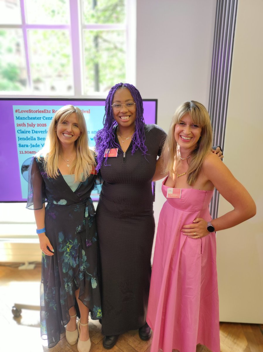 BookMinxSJV's tweet image. I could have kept going for at least another hour, despite the inflatable carrot (IYKYK), in conversation with @ClaireDaverley @JENDELLA @NotRollergirl here at @MancLibraries #LoveStoriesEtc! Thank you, ladies, you were FANTASTIC!