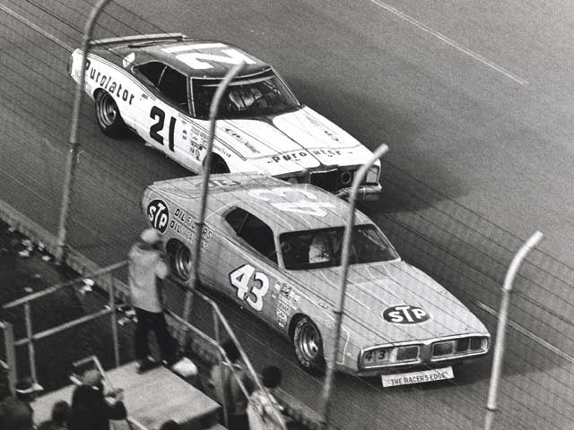 GoodSeatsStill's tweet image. 🏁 Two icons. Countless duels. One legendary rivalry. Motorsports writer @MikeHembree joins to relive the Petty vs. Pearson saga and break down the moments that built modern-day NASCAR; NOW wherever you pod, YouTube or tinyurl.com/3k3abymu #GoodSeats 🏁