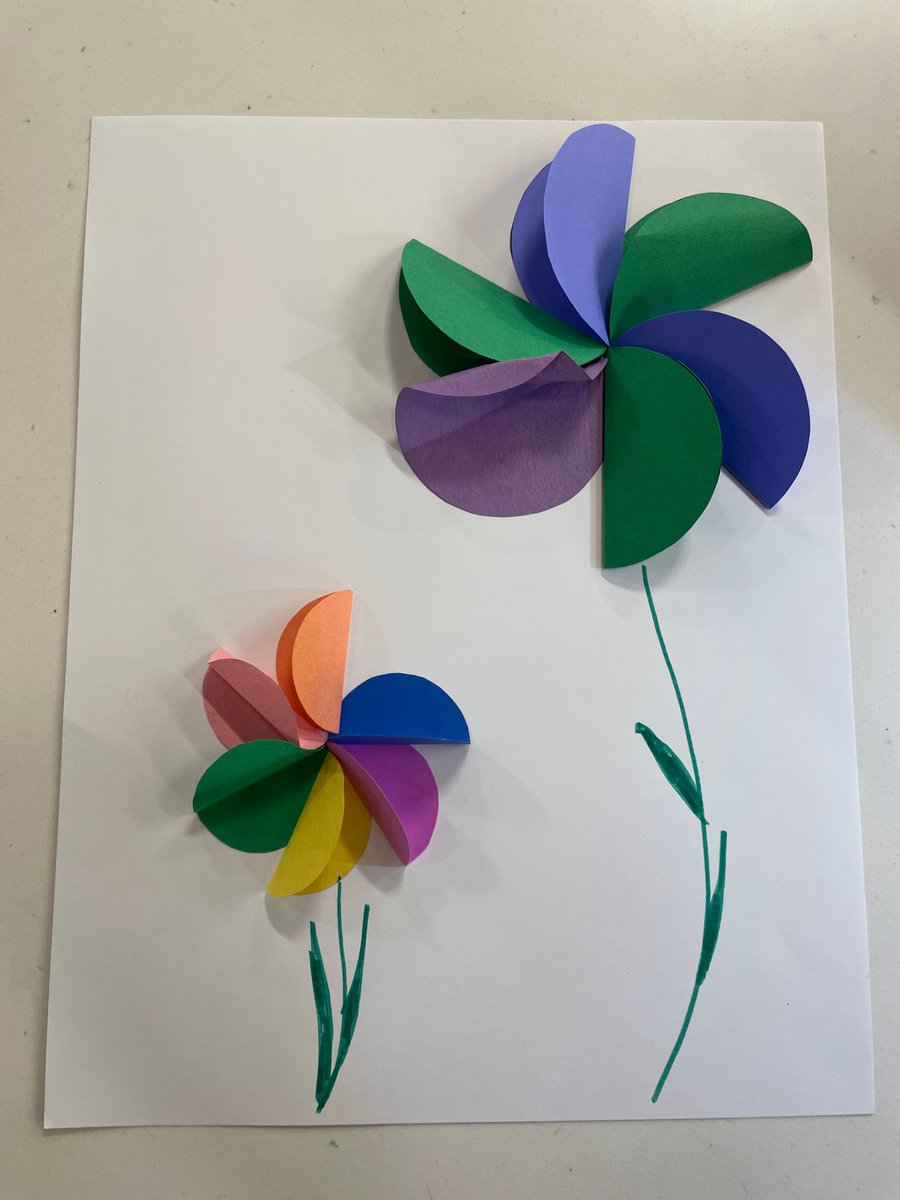 Stop into youth services this morning to make this rainbow flower craft. Craft available beginning at 10:00am while supplies last.