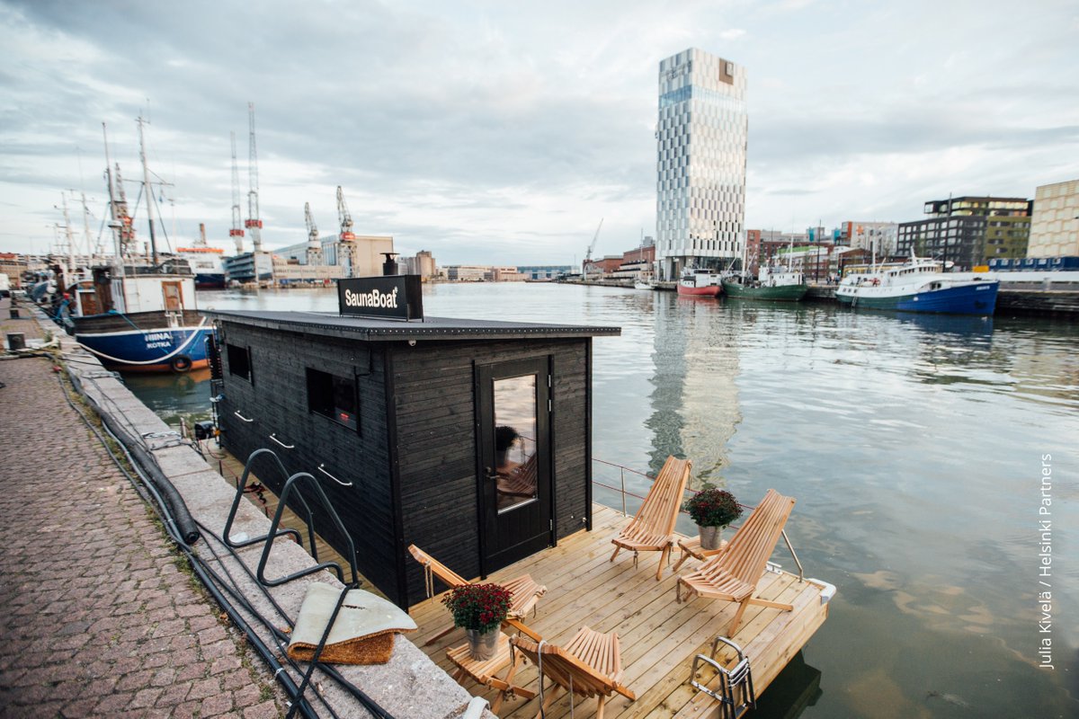 FinBotschaftDe's tweet image. Die finnische Sauna ist mehr als eine Tradition.🧖♀️
Saunen gibt es in vielen Formen – von klassischen Rundholzsaunen bis hin zu modernen Design-Saunen. Ob öffentlich oder privat, die Finnen innovieren weiter – sogar Boote, Autos und Telefonzellen wurden in Saunen umgewandelt!