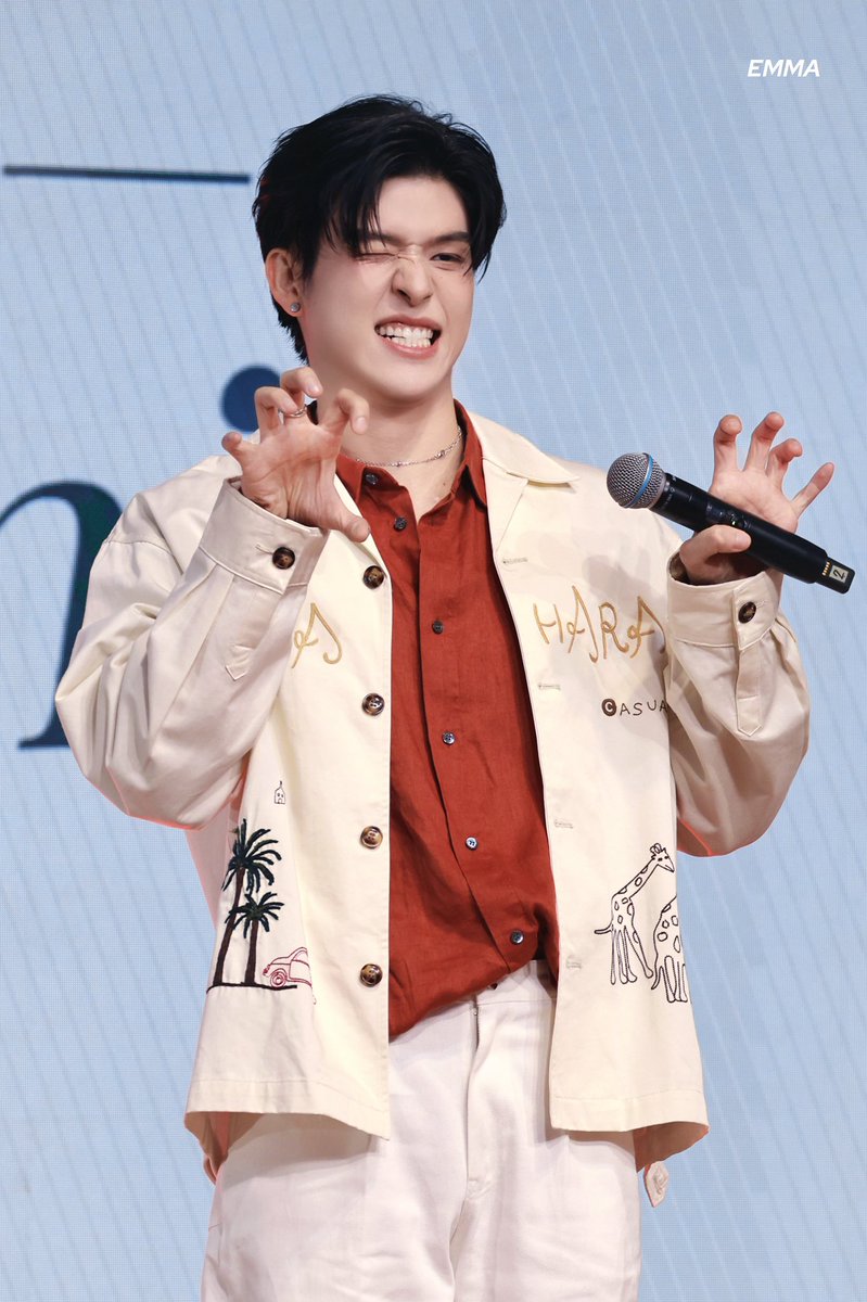 umyfate's tweet image. Cute 🩵☁️

#skywongravee @skywongraveee